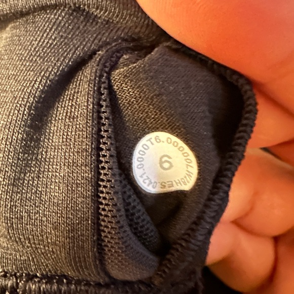 Lululemon Dark Camo Sports Bra Size 6 - Picture 3 of 3